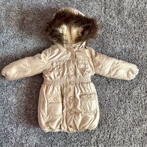 Gap Winter Coat in Color Tan with a Faux Fur Trim. Toddler Girl Size 3